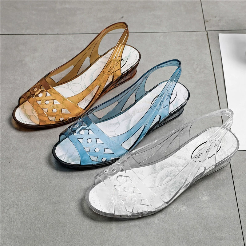 Женские пляжные сандалии квадратной формы, лето 2025, новые, с кристаллами, мягкой нескользящей подошвой, открытый носок, пластиковый верх.