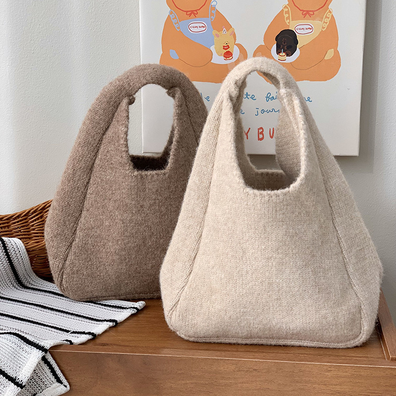 Nuevo otoño y invierno con bolso de lana, bolso de lana de mujer, estilo coreano de alta calidad, simple y versátil bolso de viaje de color sólido.