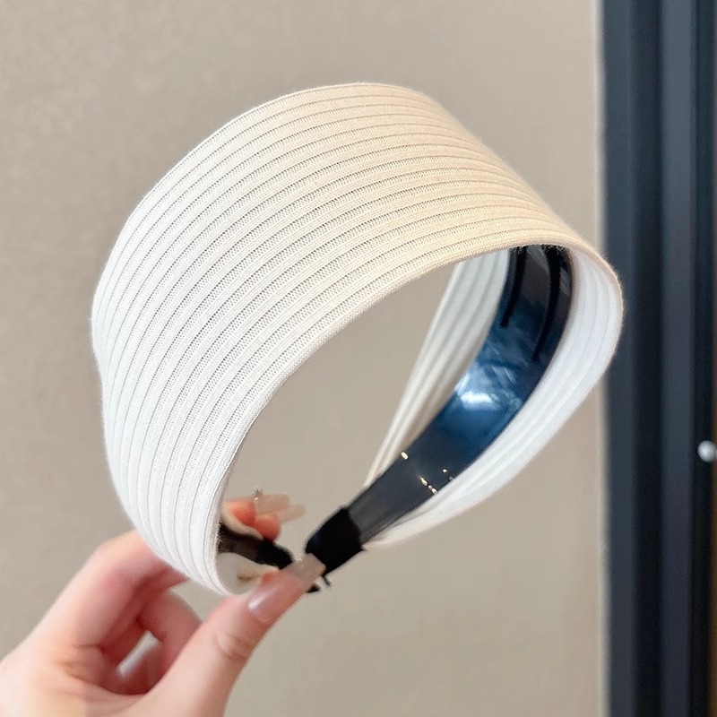 Diadema de gamuza de ala ancha retro gris para mujer 2025 nuevo estilo de gama alta otoño e invierno cabello de presión superior del cráneo alto para lavarse la cara diadema