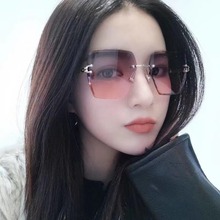 9064新款无框切边太阳镜女日韩时尚大框方形墨镜超轻双色遮阳眼镜