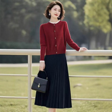 2025春秋季新款中年妈妈穿搭一整套假两件针织开衫半身裙两件套装