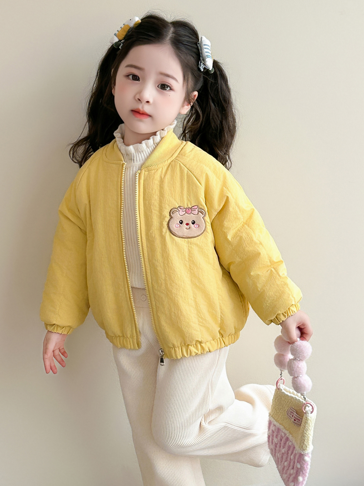 Niñas más chaqueta de terciopelo otoño-invierno 2025 nueva chaqueta de bebé de dibujos animados chaqueta de calles fritas chaqueta de invierno para niños chaqueta de invierno