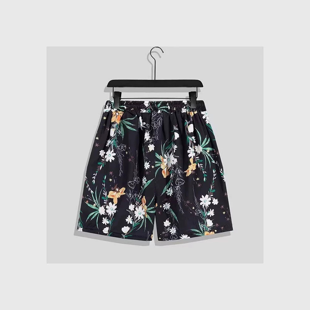 Hawaiian print athletic shorts for men and women, lightweight and cool ice silk, casual beach shorts, trendy new style.