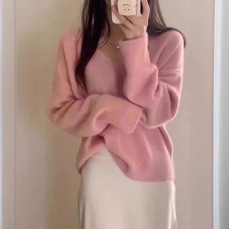 Korean-Style Gentle and Age-Reducing V-Neck Knit Sweater for Women, 2026 Autumn and Winter New Loose and Lazy Style Inner Sweater Top