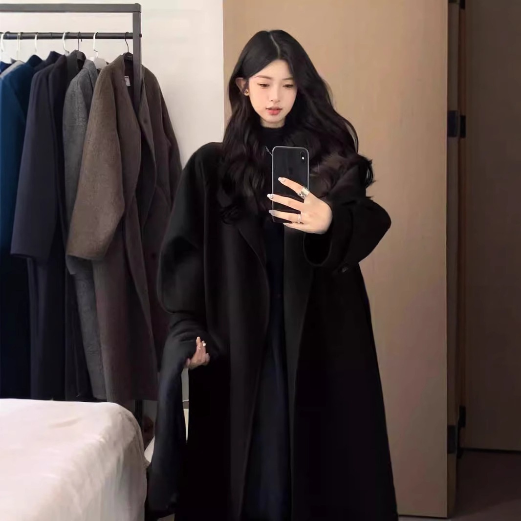 女性のための黒のウールコート2025秋冬の新しいスタイルの雰囲気のウールコート、ハイエンドの小さなミドル丈スタイル