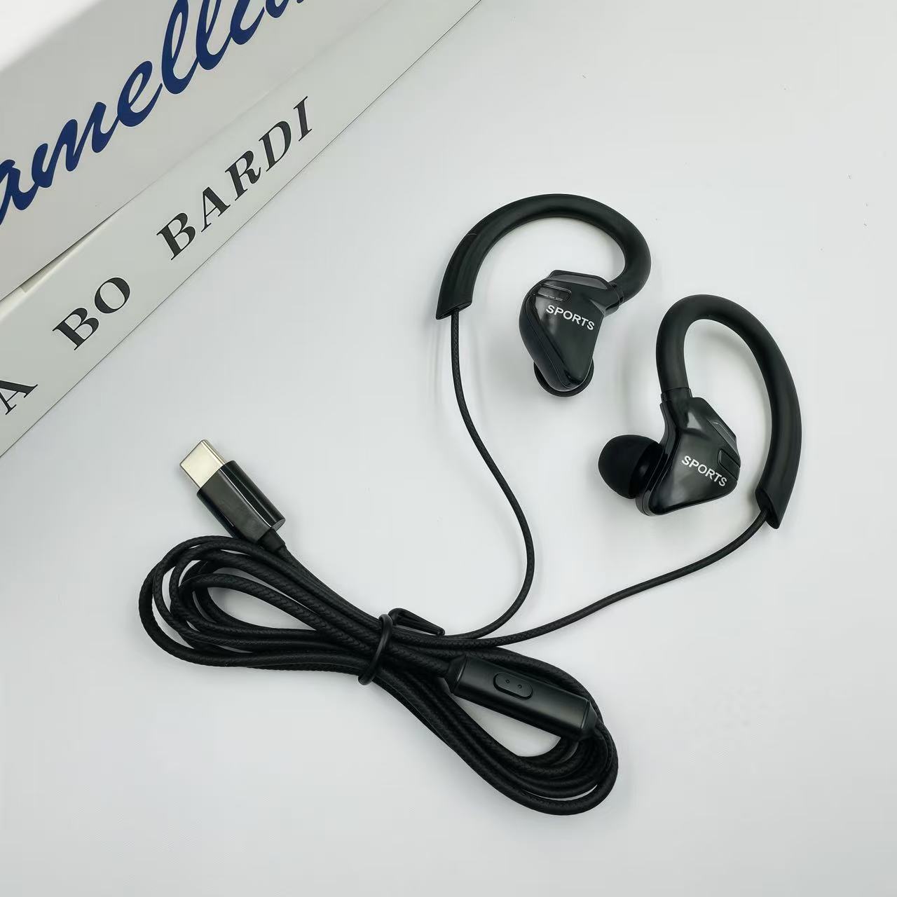 GSD-G3 en caja auriculares universales para teléfonos móviles montados en el oído con micrófono controlados por cable de Bajo estéreo deportivo auriculares con cable