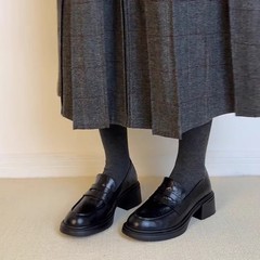 太いヒールの牛革バージョン、女性用の厚底カメリアローファー、レトロで多用途なレディースシングルシューズ、スリッポンの小さな革靴