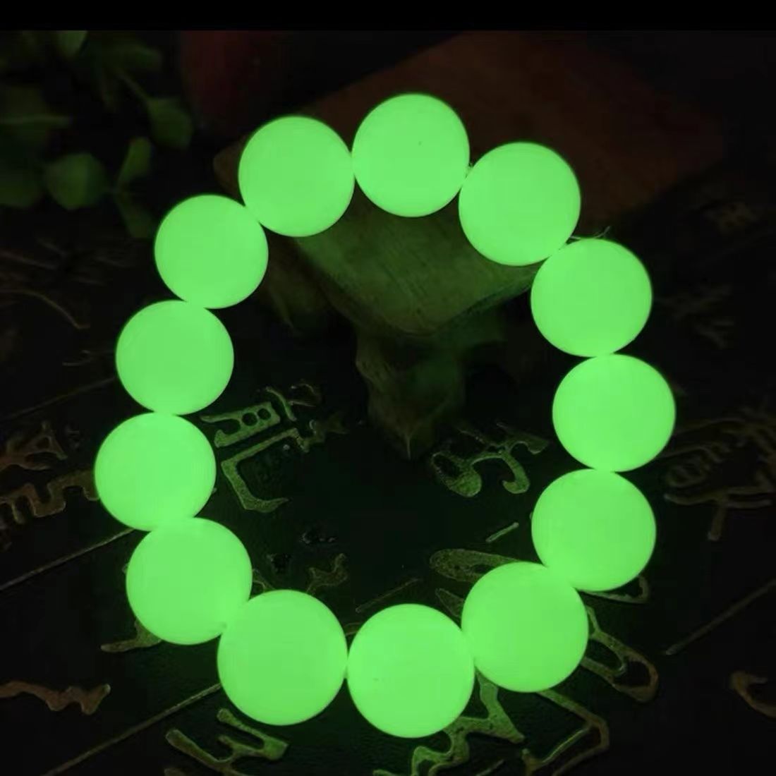 Wholesale Luminous Stone Buddha Beads Bracelet Green Fluorescent Men's and Women's Luminous Night Pearl Single Circle Bracelet Scenic Spot Night Market Supply