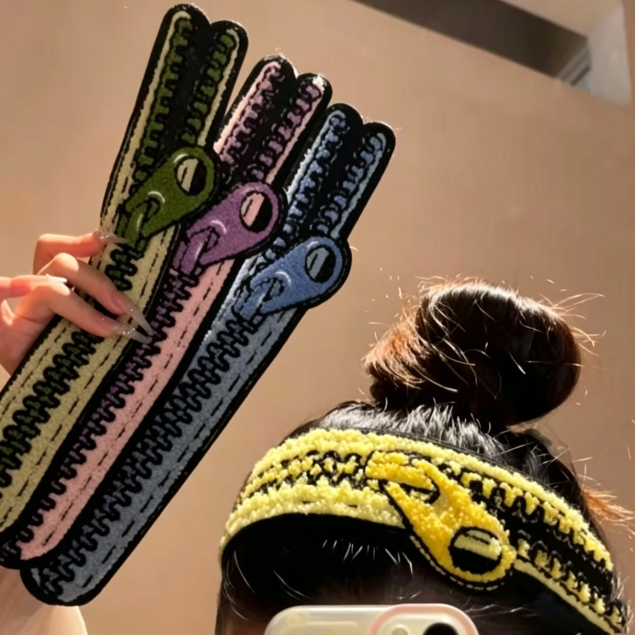 Quirky and creative zipper and Velcro headband for women, versatile for styling and holding back stray hairs, sweet and girly, perfect for washing your face and keeping your hair in place