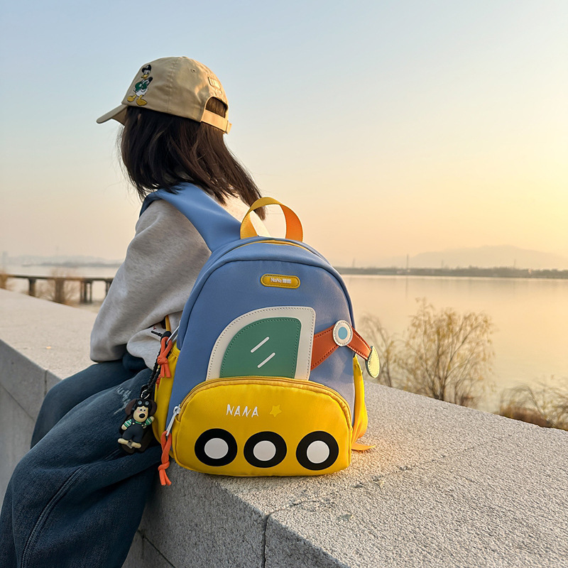 Jardín de infantes mochila escolar ligera para mujeres 2025 nueva caricatura encantadora excavadora mochila para hombres mochila de primavera