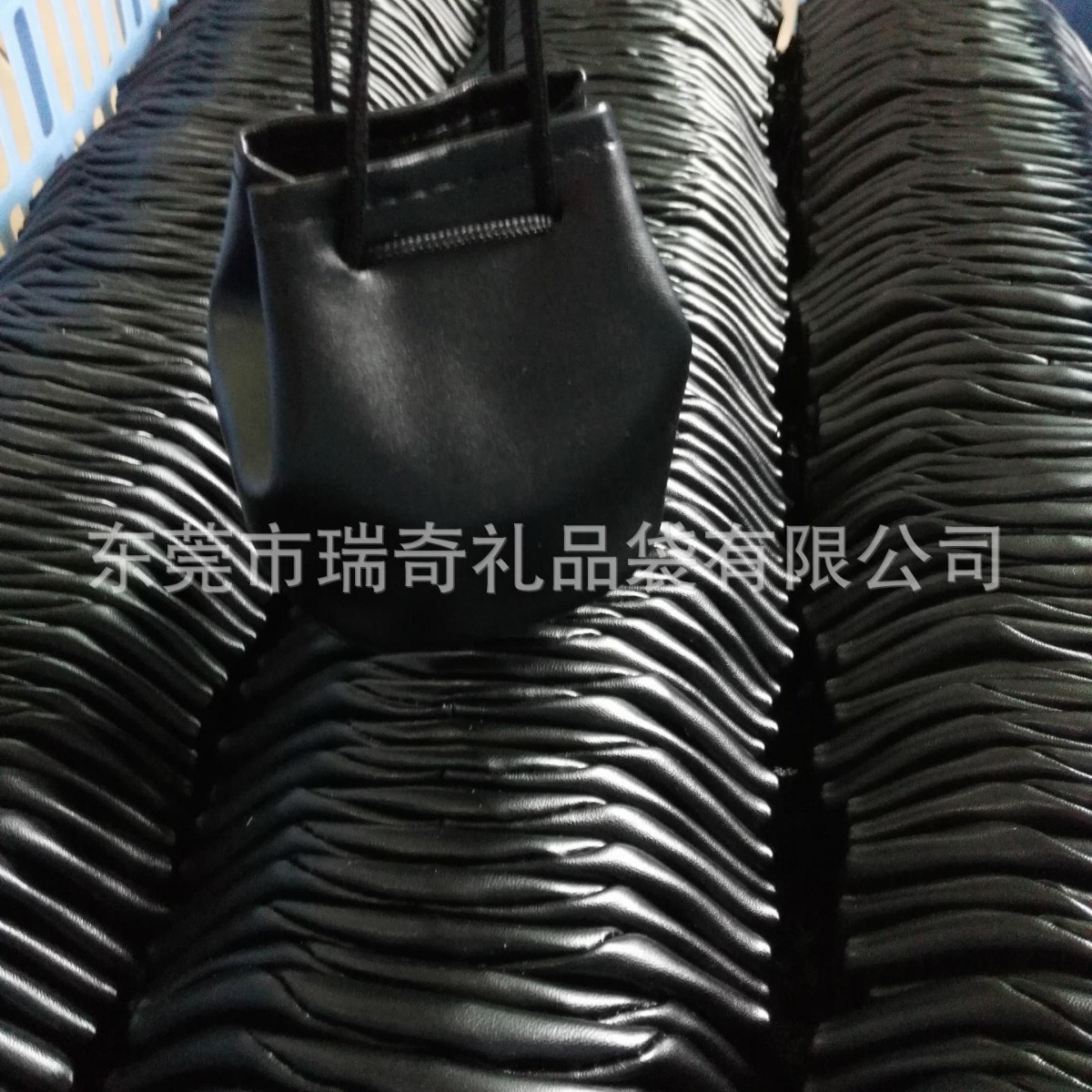 厂家供应 高品质PU皮束口袋 镜头袋 耳机袋,可印LOGO