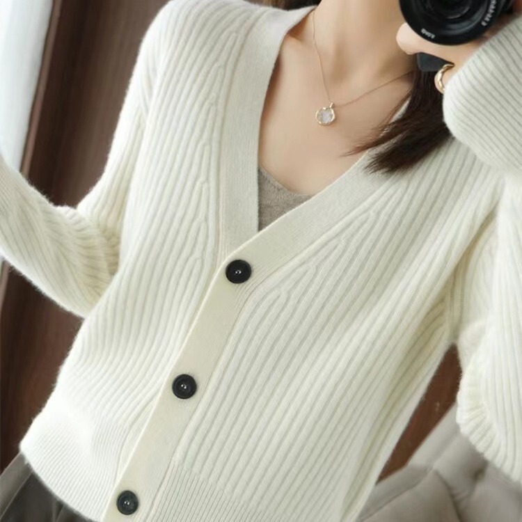 2024 Milk Color Cardigan Autumn Women's V-Neck Loose Solid Color Sweater Coat Short Sleeve Knit Top Casual Versatile 2024 Milk Color Cardigan Autumn Women's V-Neck Loose Solid Color Sweater Coat Short Sleeve Knit Top Casual Versatile