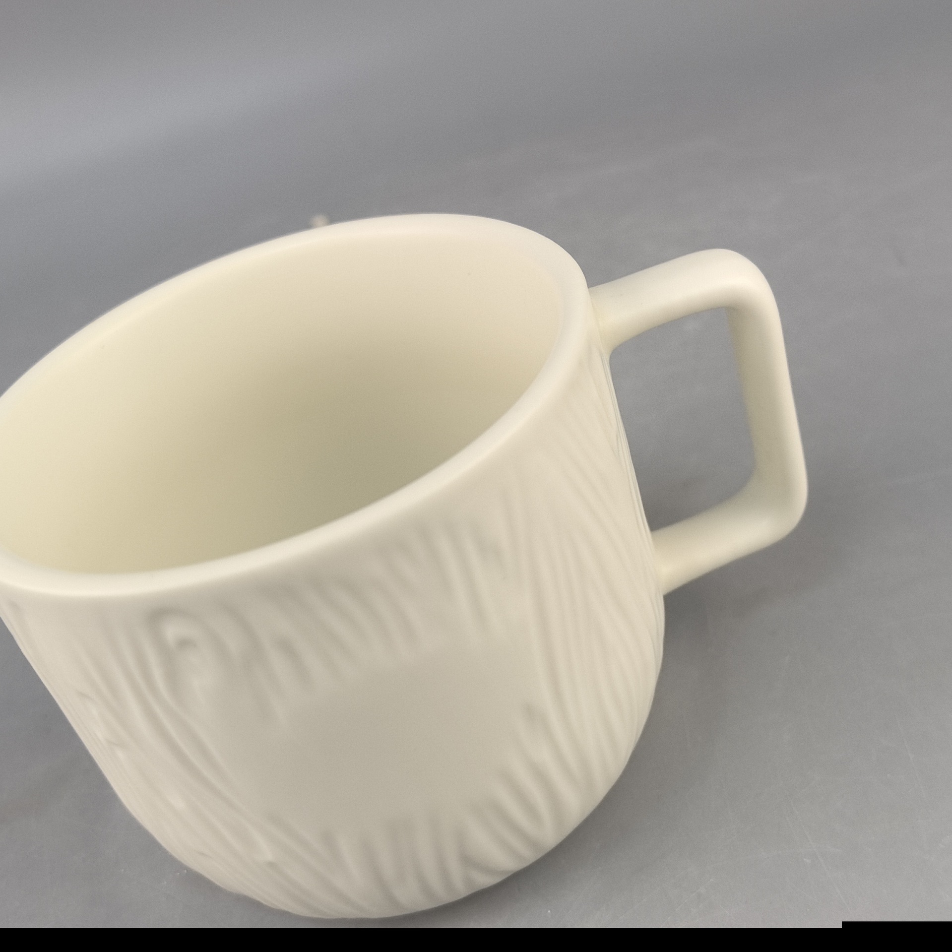 Otoño ardilla madera creativa taza de marca de dibujos animados taza de café de cerámica taza de escritorio LOGO fijo para el hogar de alto nivel