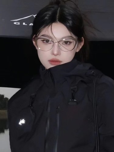 Retro Gold Triangle Cat-Eye Plain Style Glasses, Suitable for Myopia with Blue Light Protection, Stylish for Women, Western and Eastern Style