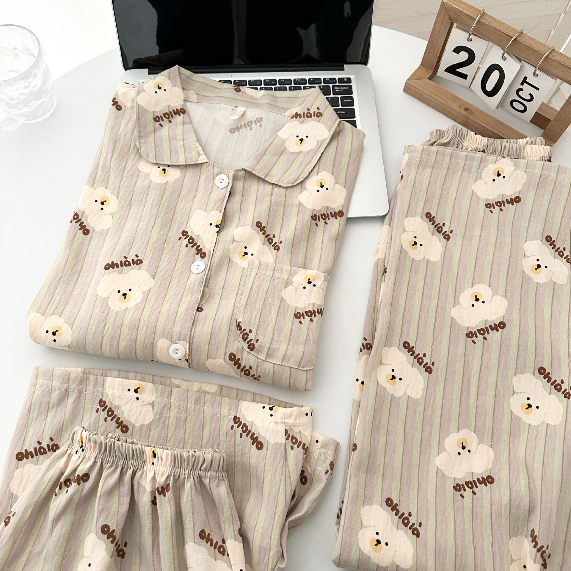 Pequeño libro rojo recomienda rayas de color pequeñas pijamas blancas de verano en línea pantalones de manga corta de tres piezas nubes de algodón cubierta de ropa doméstica