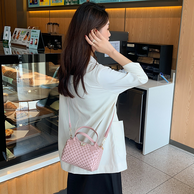 Bolso de mujer 2023 nuevo círculo impresión colgante mariposa bolso de almohada de mano bolso de teléfono móvil casual bolso de comercio exterior image 2