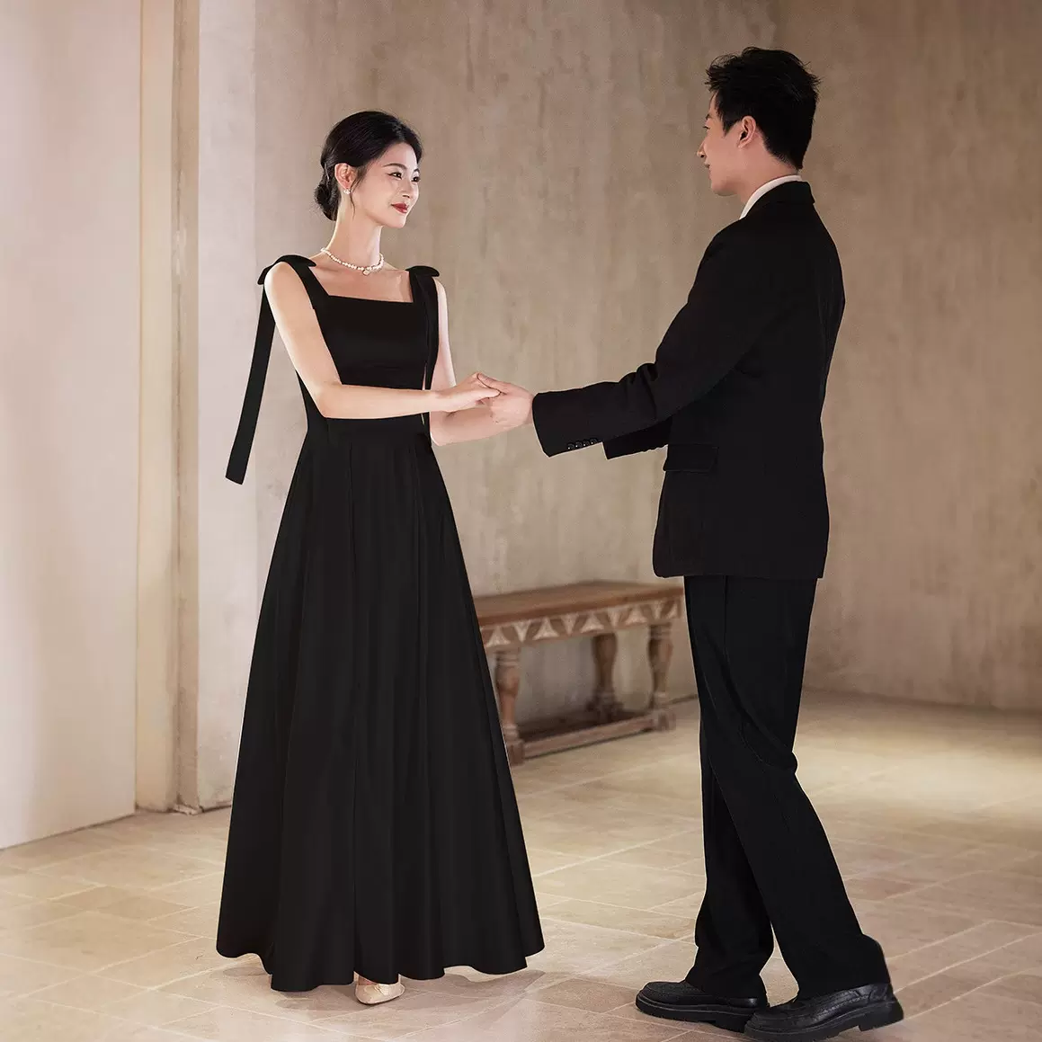 一字肩轻婚纱超仙森系新娘户外迎宾出门纱气质简约缎面黑白晚礼服