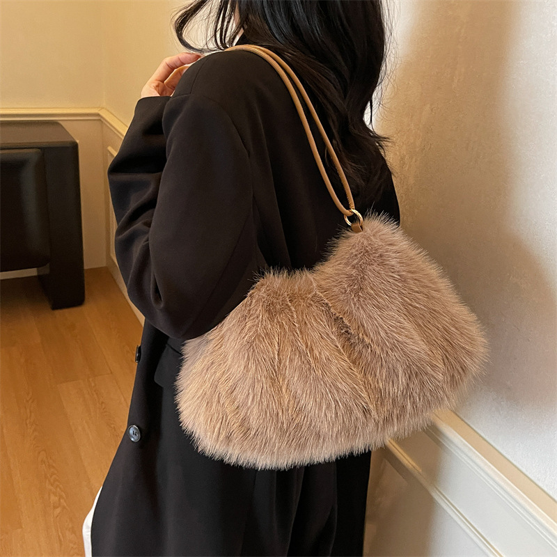 Transfronterizo 2025 otoño y invierno nuevo bolso de peluche dulce fresco bolso de brazo de textura para mujeres viajeros bolso de hombro de lana universal