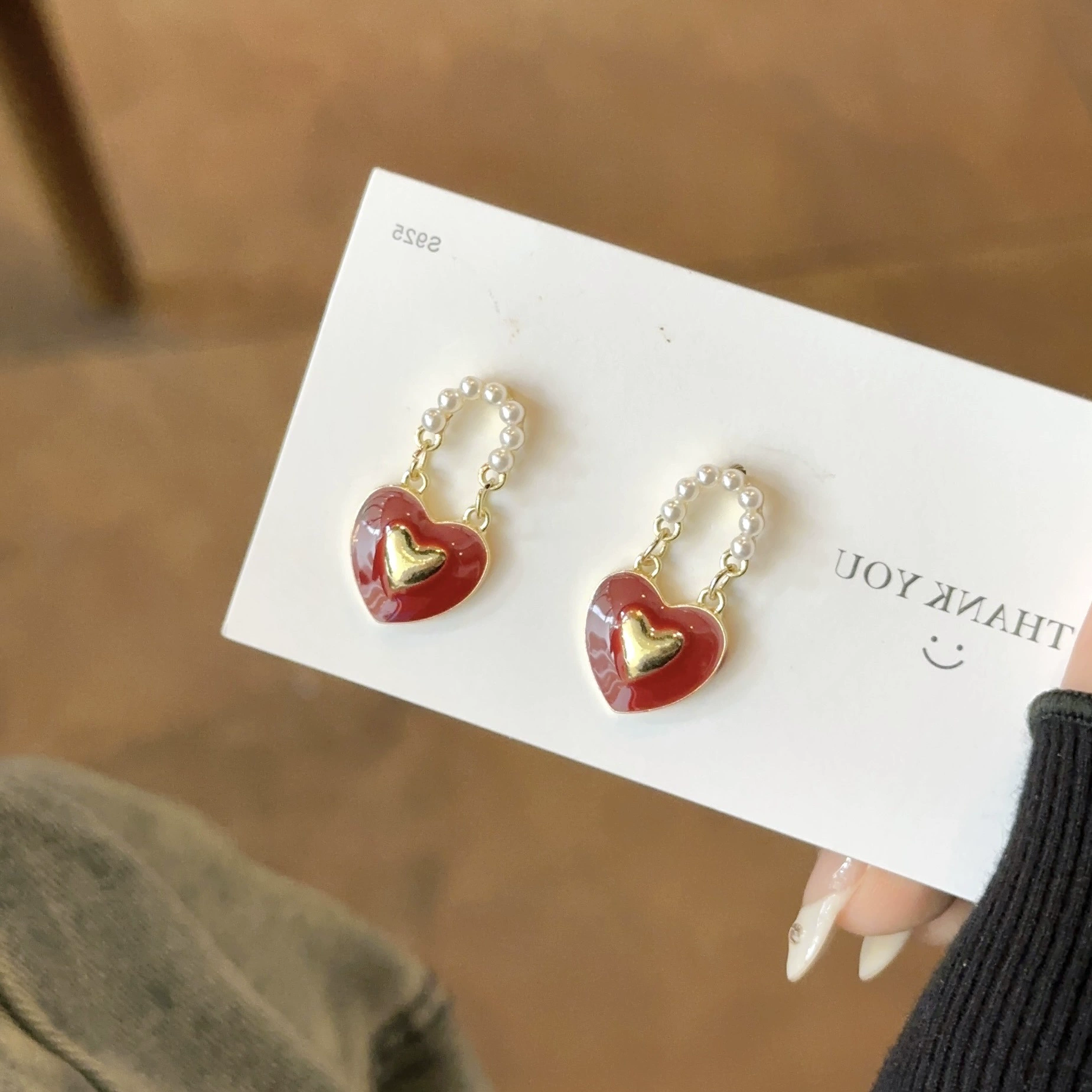 Серебряная застежка с жемчужиной, красные серьги, серебро проба 925, легкая роскошь, коллекция 2023