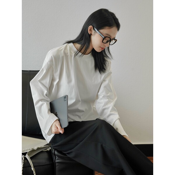 Autumn base long-sleeve with a round collar