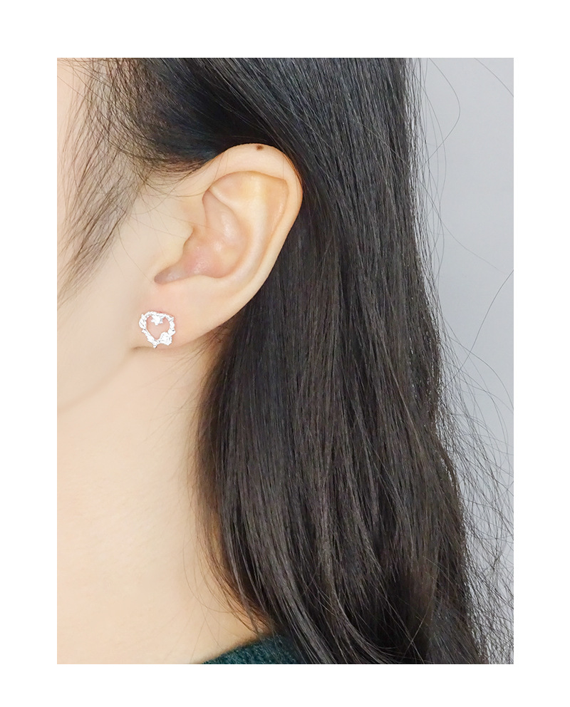 1 Pair Quantity 1 Pair 925 Sterling Silver Heart Shape Flower Ear Studs