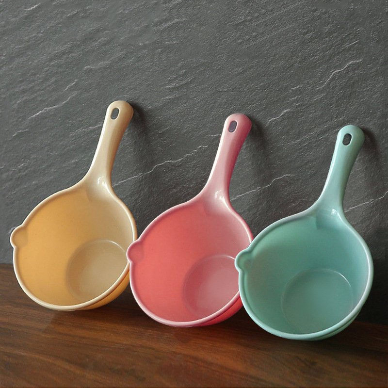 Household Plastic Water Scoop for Kitchen, Bathroom, Bathing, Thickened Water Ladle, Outdoor Water Scoop for Water Fights Household Plastic Water Scoop for Kitchen, Bathroom, Bathing, Thickened Water Ladle, Outdoor Water Scoop for Water Fights