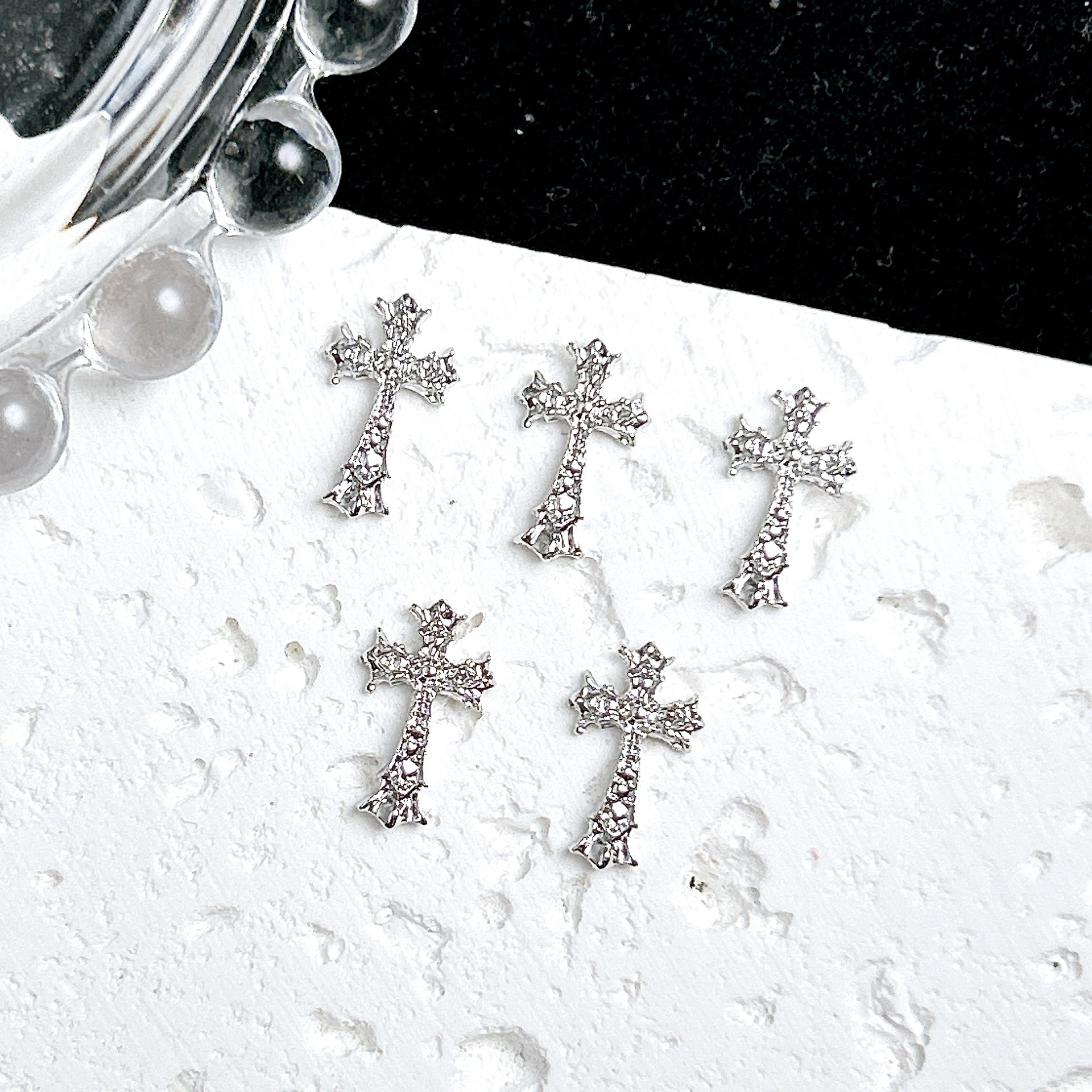 Ventas transfronterizas de joyas de manicuría cruces oro y plata super brillante diamante completo retro punk cruces joyas accesorios diy image 41