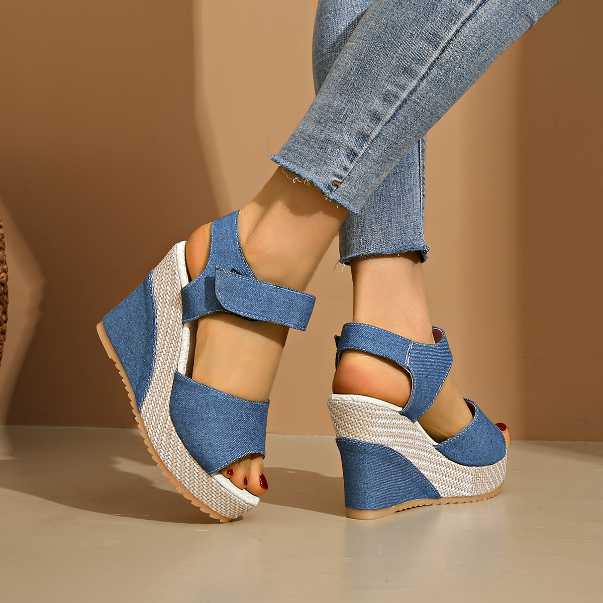 fashionable sandals wedge heel heels with shoelaces platform