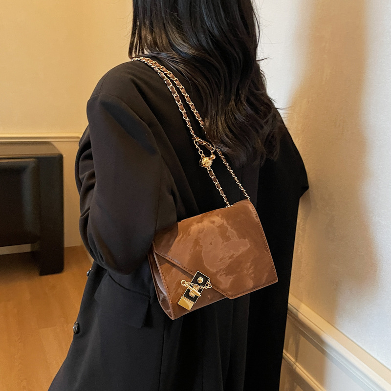 Bolso de tendencia transfronteriza de cadenas pequeñas mujeres otoño / invierno 2025 nuevo estilo universal bolso de hombro casual alta sensación de mochila