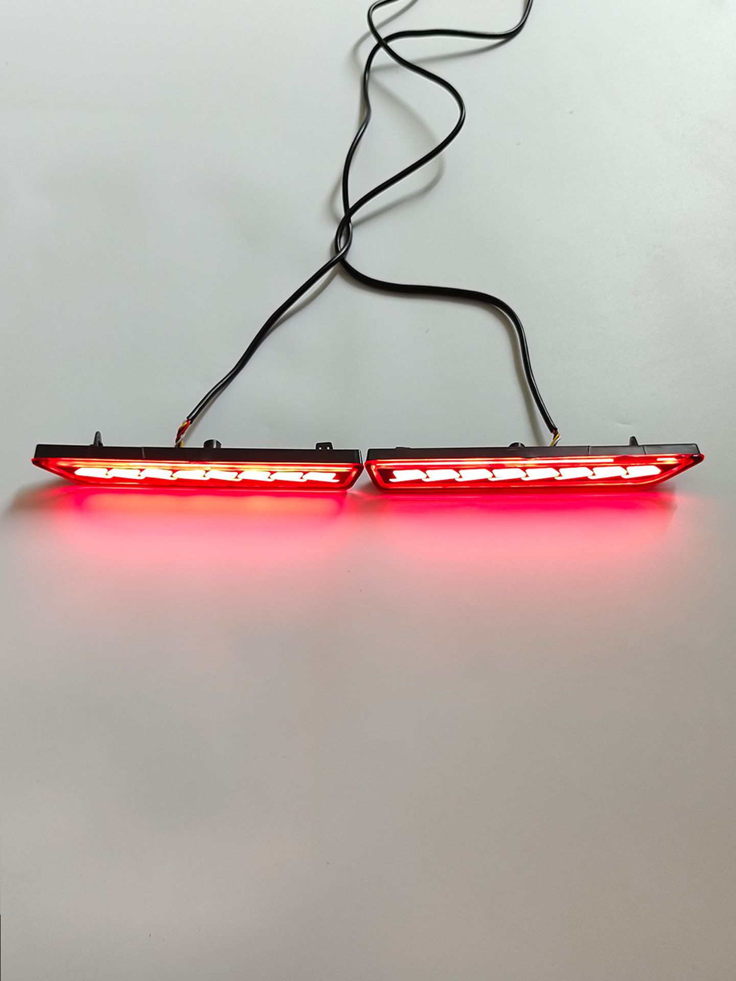 Suitable for Toyota RAV4, Rongfang, and Weilanda rear bumper lights, 2026 model RAV4 Weilanda brake lights, sequential plug-in type
