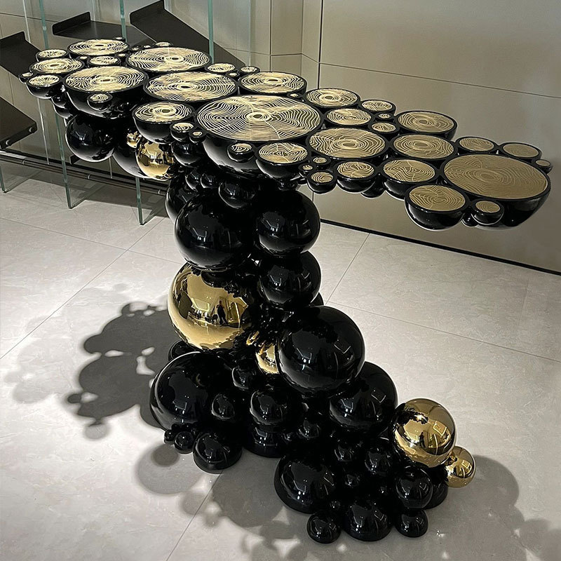 金属の玄関のテーブルの軽い豪華な設計感の芸術の端景台の廊下は壁の条案のハイエンドの異形に寄りかかって玄関の台に入ります。|undefined