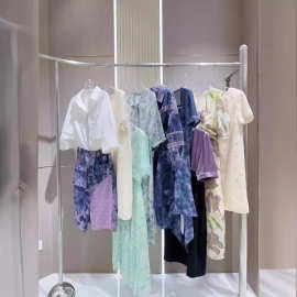一二线品牌折扣女装尾款清货衣服批发杂款轻奢走份清仓一手货源