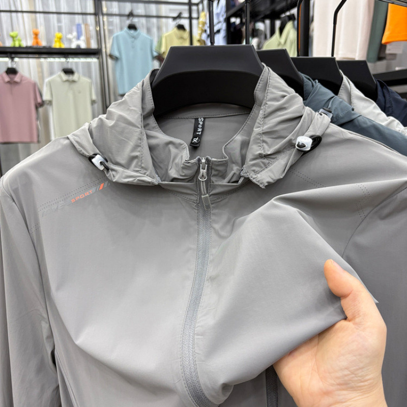 2025 ropa de protección solar de verano nuevos productos para hombres, sin costuras, moda con capucha, nueva ropa de piel para jóvenes y de mediana edad para hombres