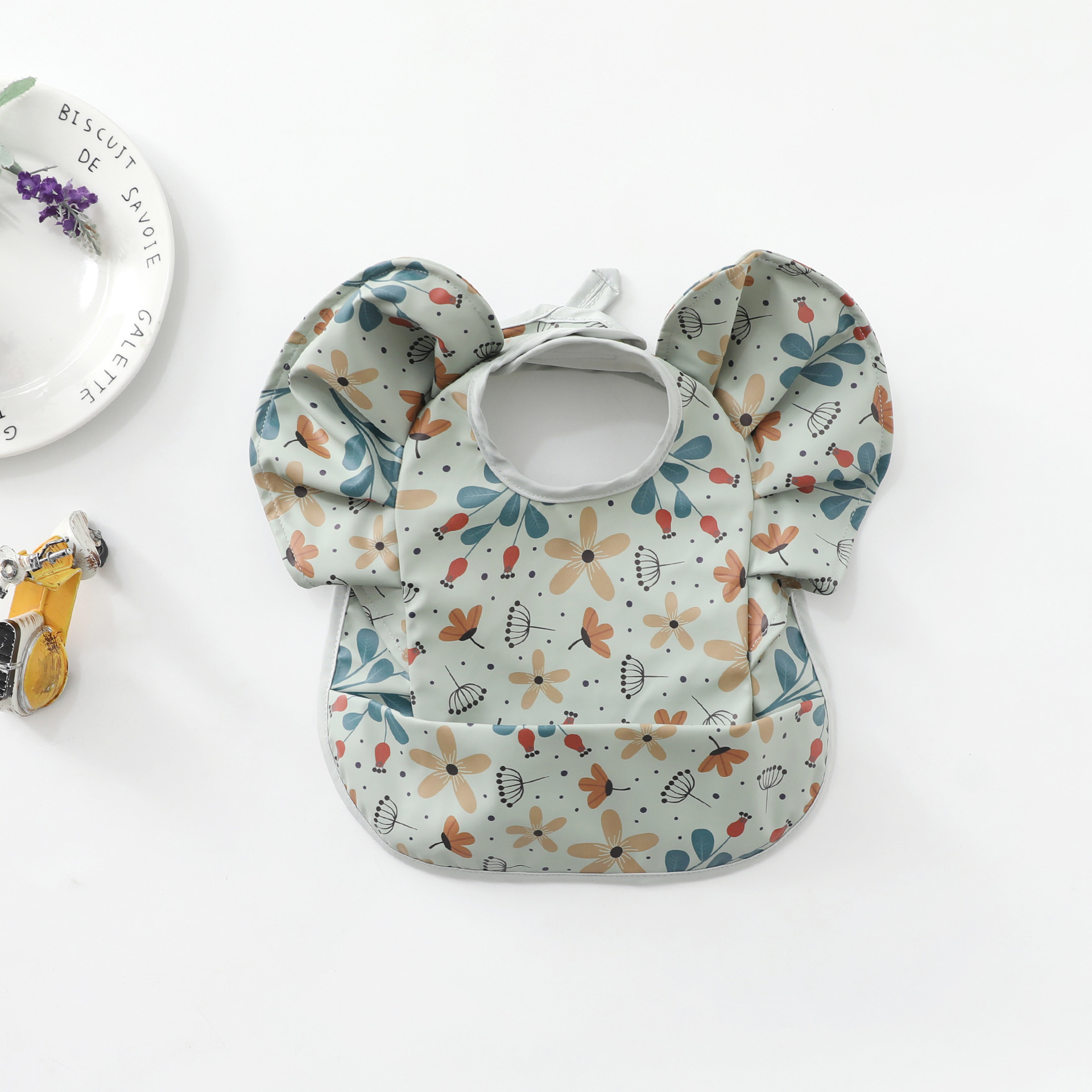 작은 푸른 꽃 날개