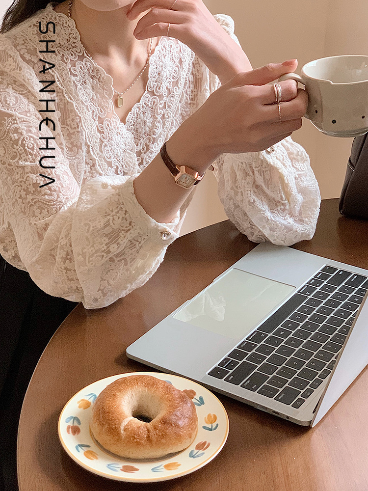 [本初] フレンチレースのカーディガン女性2023春の新作vネックの雰囲気が痩せています。