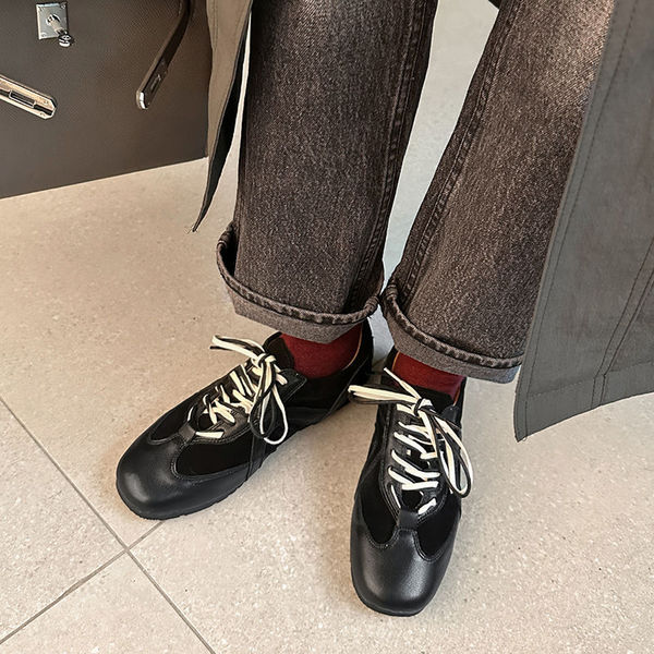 Autumn leather two-color retro sneakers with shoelaces