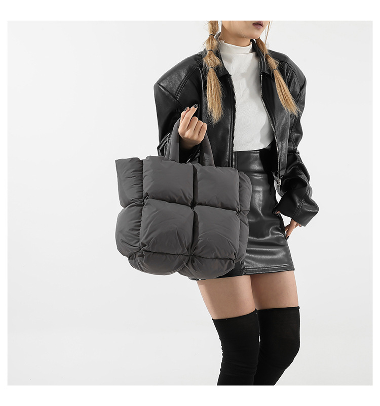 Neue Daunentasche, Baumwollkleidung, Damentasche, einfache, mit Baumwolle gefüllte Weltraumtasche, Einkaufstasche, weiche, karierte tragbare Umhängetasche_voghion.com