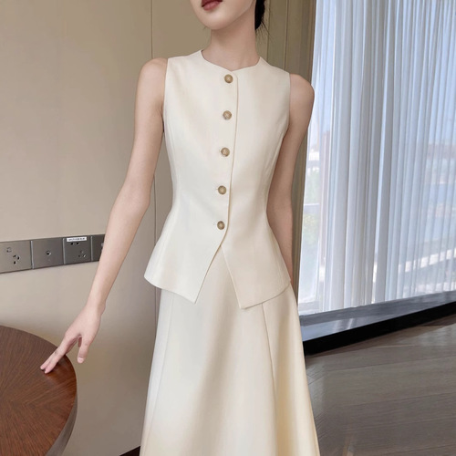 White Round Neck Sleeveless Vest Cardigan for Women - Summer 2025 Fashionable New Square Simple Slimming Stylish Top
