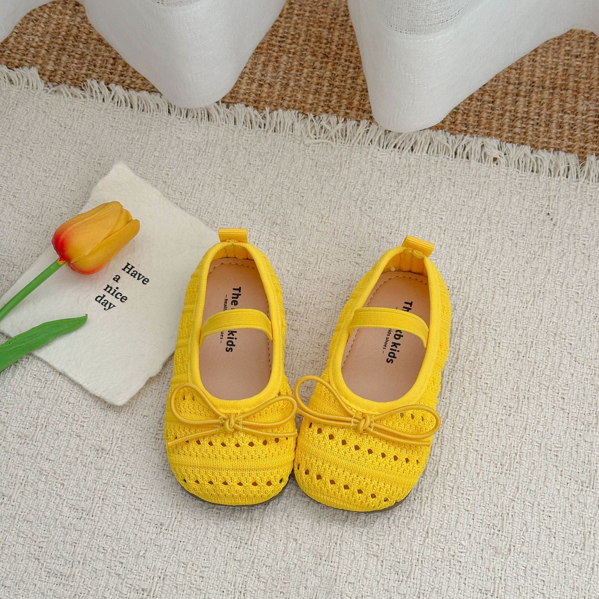 Bebé verano hueco zapatos transpirables para niños 2026 nuevo estilo de niña princesa sandálias de frijoles suaves
