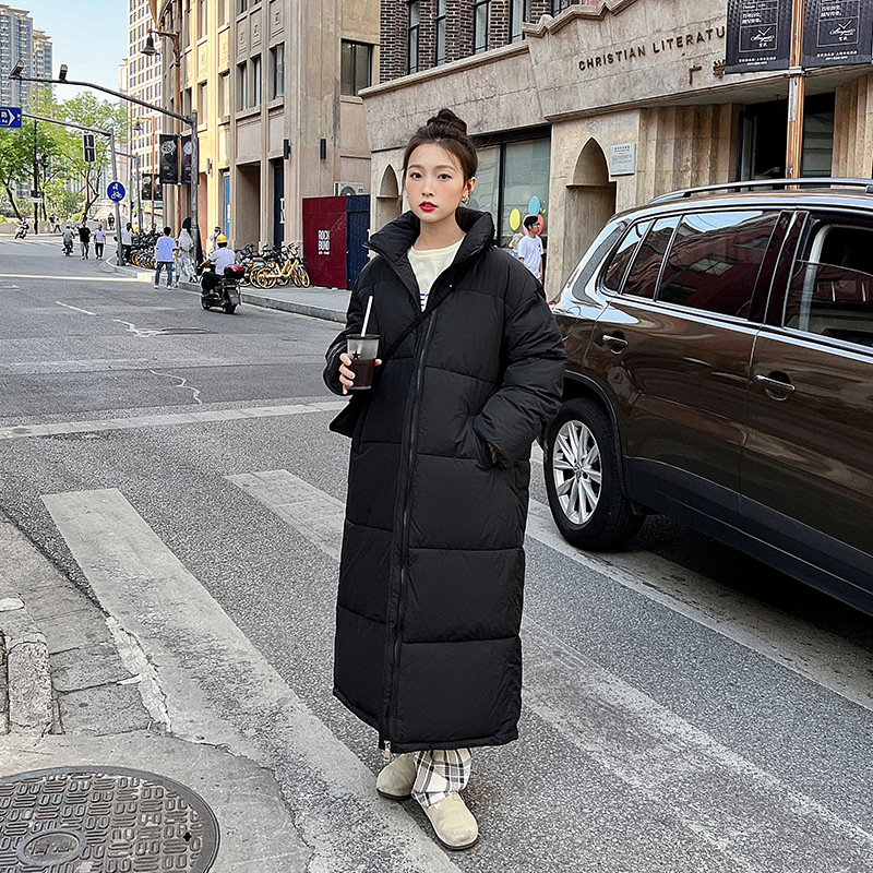 Capa de algodón de plumón gruesa para mujeres largas sueltas ins ropa de pan de estilo de Hong Kong ropa de algodón de invierno 2023 nueva chaqueta de algodón