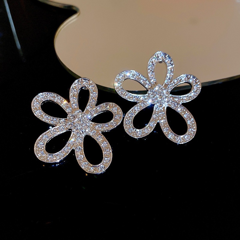 Nicho de diseño de plata amor geometría bola aguja de plata pendientes transfronterizos venta caliente minimalista viento frío fábrica de alto nivel image 19