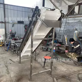 201不锈钢材质料斗式爬坡设备 可升降中草药皮带输送机 物流快速