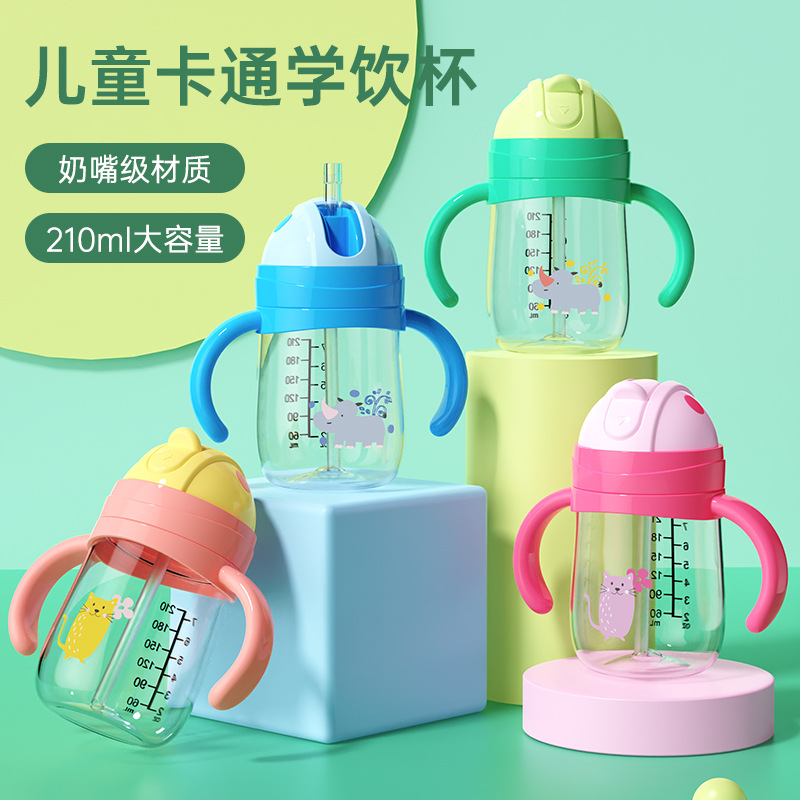 Inglés caja de dibujos animados bebés taza de bebida PP anti-caída taza de agua a prueba de fugas con mango gorra de boca de pato taza de bebida directa al por mayor