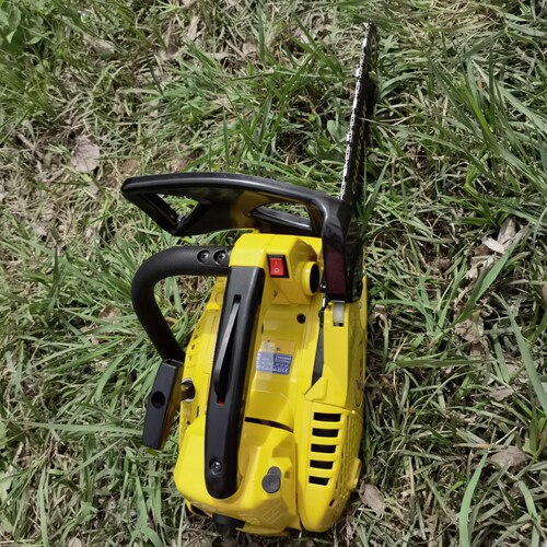 Wholesale factory price 2500 small oil saw, handheld tree cutting wood gas chain saw, one-handed oil saw
