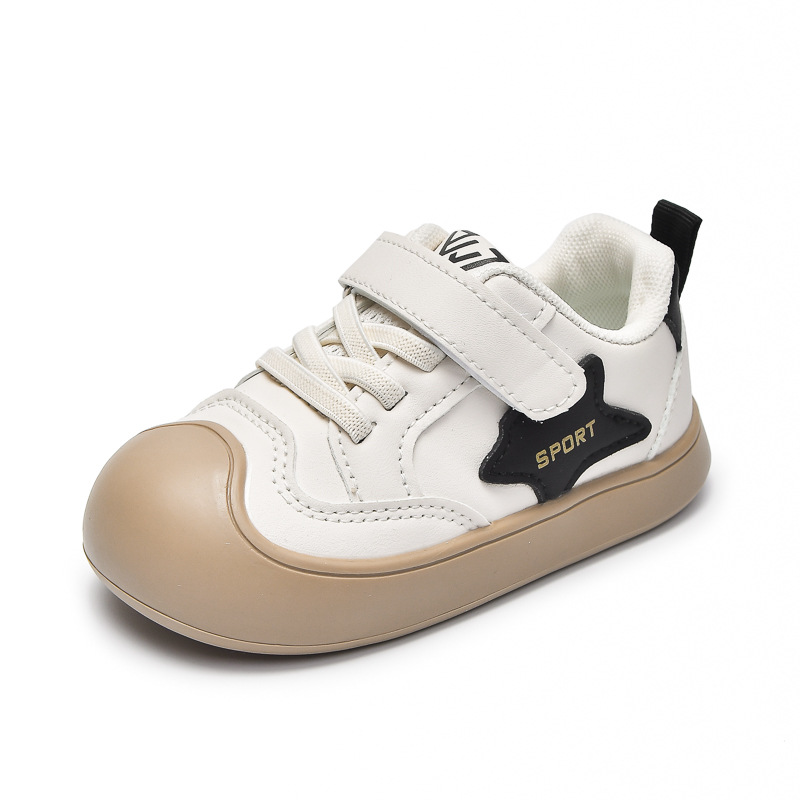Zapatos deportivos para niños 2026 otoño nuevos zapatos blancos antideslizantes antipatas zapatos de jardín de infantes zapatos casuales para niños
