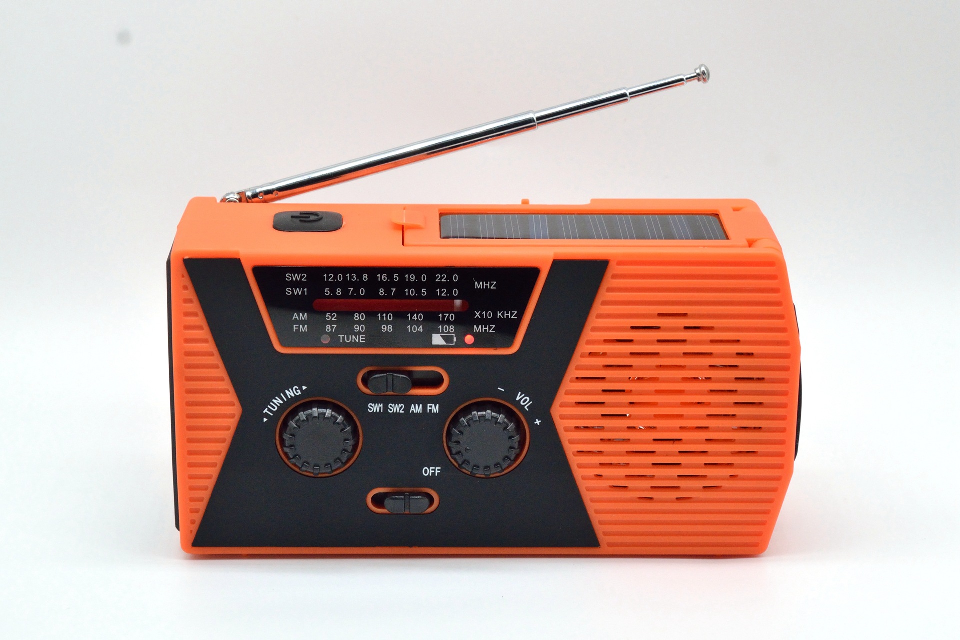 Radio de emergencia de carga de manivela solar portátil de Amazon con luz de lectura de linterna