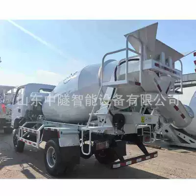 Betonqarışdıran maşınlar Four-Wheel Drive Concrete Transporter