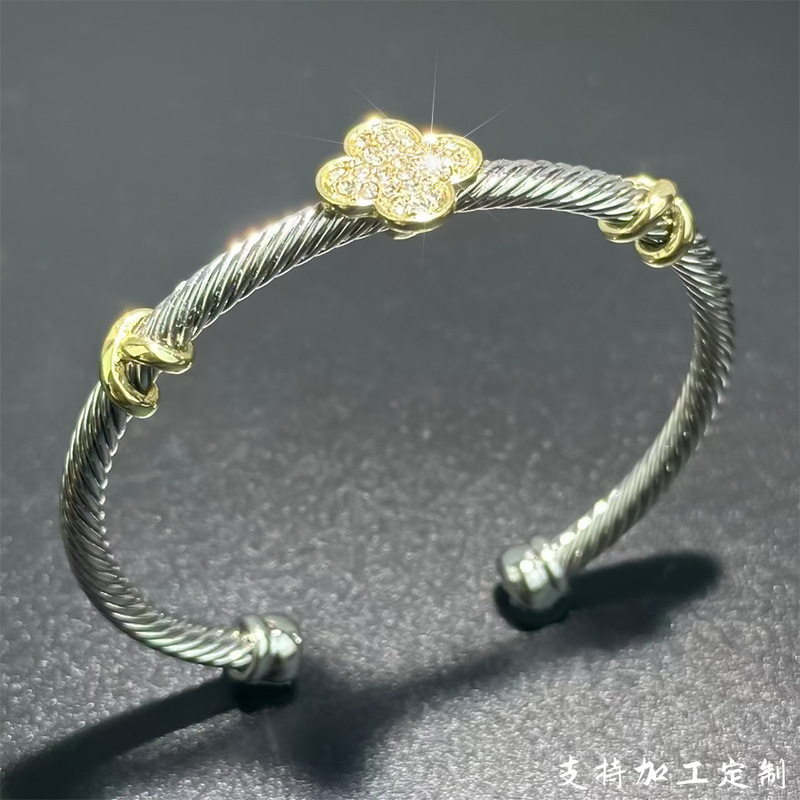 Four-Leaf Clover Twist Bracelet with Diamond Design, Simple, Unique, Exquisite, Niche Jewelry, 2025 Autumn Style