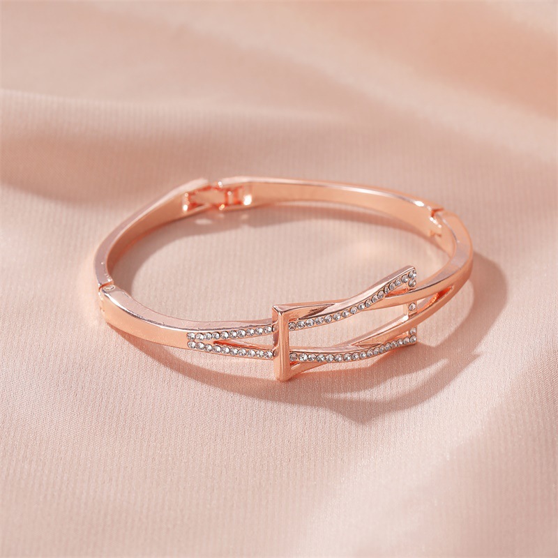 Geometric Cross Knotted Diamond Beaded Bracelet Elegant Style_voghion.com