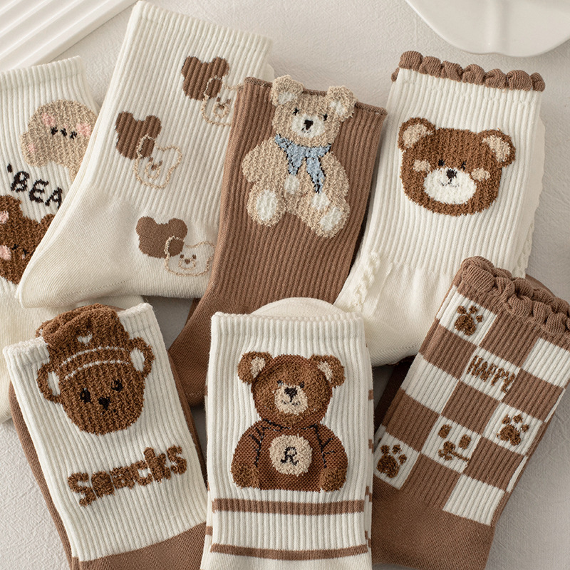 Calcetines de oso de peluche marrón para mujer primavera y verano lindos calcetines japoneses de media pantorrilla ins medias retro de felpa tridimensionales de moda